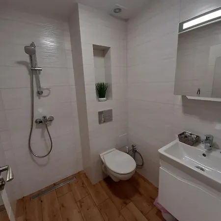 дора Apartman *